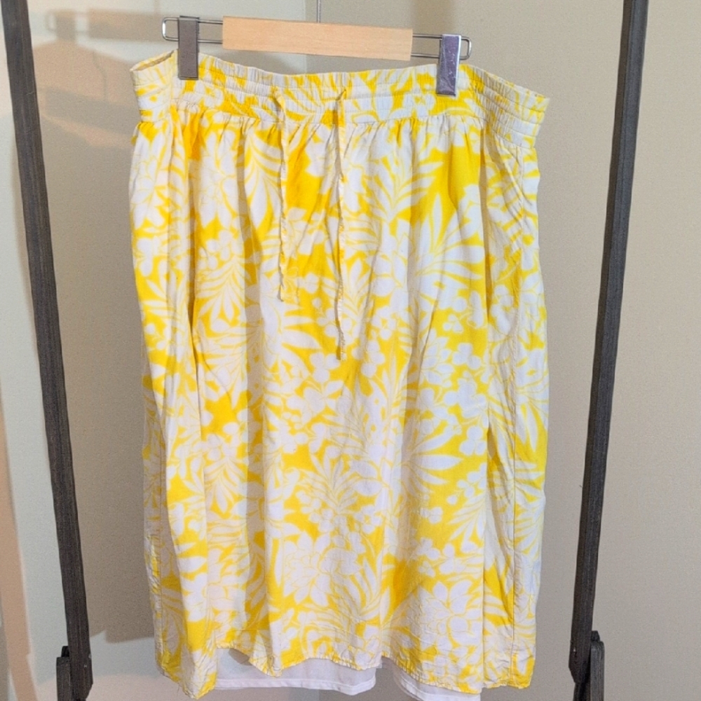 Old Navy| Yellow and White Floral  Stretch Waist Skirt With White Slip